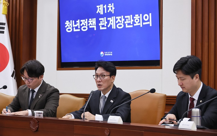 김민석 국무총리가 6일 서울 종로구 정부서울청사에서 열린 청년정책 관계장관회의에서 발언하고 있다.(사진=저작권자(c) 연합뉴스, 무단 전재-재배포 금지)