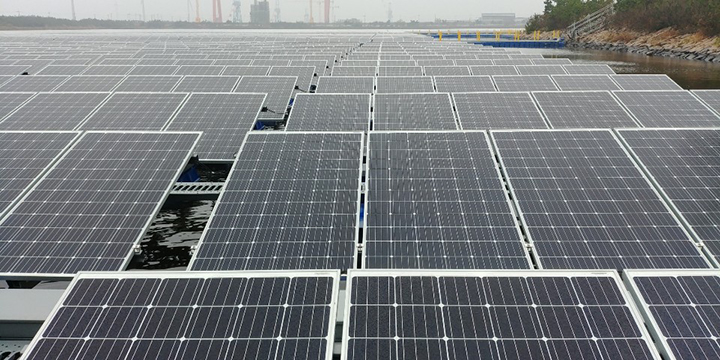 전북 군산의 수상태양광 발전소 2018.11.11 (사진=저작권자(c) 연합뉴스, 무단 전재-재배포 금지)