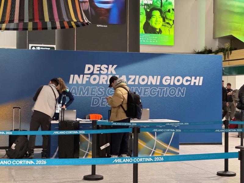 밀라노 말펜사 국제공항의 모습은 기대와 다르게 꽤 조용하고 차분한 분위기였다. 선수단 및 관계자를 위한 데스크가 한켠에서 운영중이었다는 것이 이곳이 올림픽 개최도시라는 것을 설명하는 것 같았다.