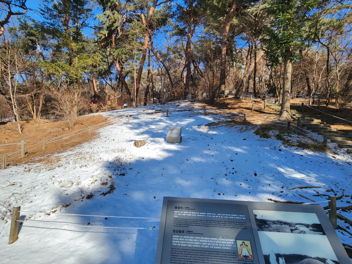 과거 홍릉이 있었던 곳이 지금은 홍릉터로 남아 있다. 홍릉은 명성황후의 능을 가리킨다.