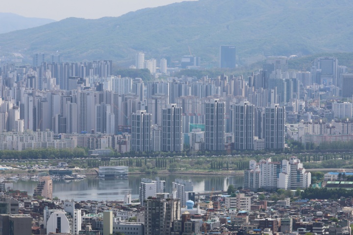 남산에서 바라본 서울 시내 아파트 단지. 2025.4.23. (ⓒ연합뉴스, 무단 전재-재배포 금지)