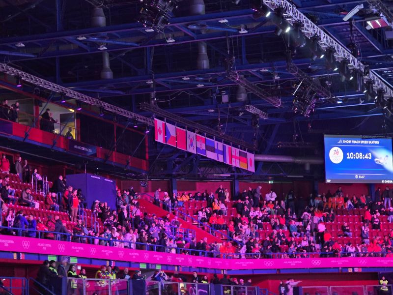 많은 관중이 쇼트트랙 경기 관람을 위해 경기장을 찾았다. 밀라노에서 개최될 경기 중 쇼트트랙 경기와 피겨스케이팅 경기는 인기가 많은 경기(High Demand)에 속해 티켓을 구하기 쉽지 않은 경우도 꽤 있다.
