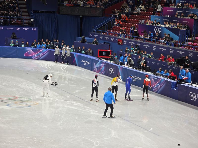 남자 1000m경기는 9바퀴를 도는 경기로 선수들의 눈치싸움과 폭발적인 추월을 보는 매력이 가득했다. 이날 개인전에 출전한 우리선수 여섯명 모두 본선행 티켓을 따냈다.