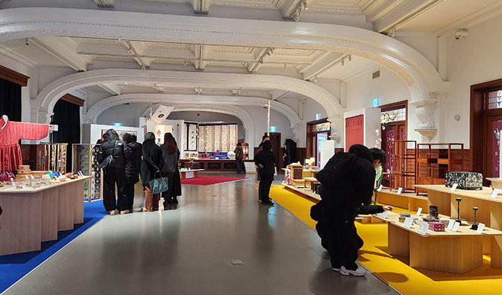 전시는 2월 6일부터 2월 22일까지, 17일과 18일은 휴무일이다. 설 맞이 가족들과 둘러보며 서로 안녕을 기원해보는 것은 어떨까?