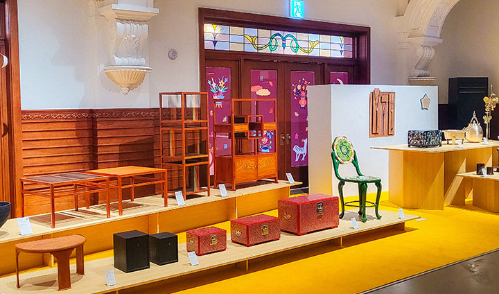 전통 가구가 즐비한 '주' 테마. 탁상, 의자, 서랍 등의 가구 하나하나에서 선명하고 아름다운 우리 전통의 멋과 정성이 느껴졌다.