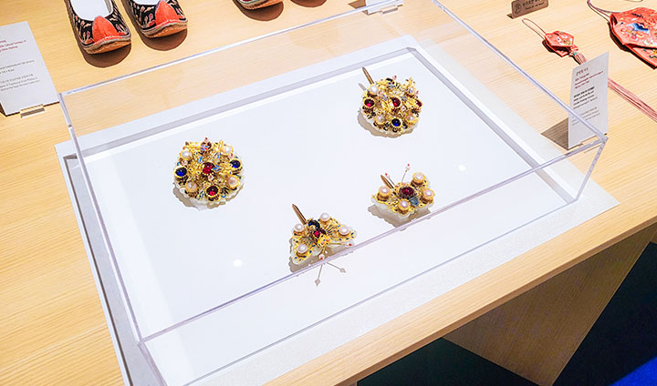 이번 전시에서 만날 수 있는 작품은 전승공예가, 국가무형유산 보유자, 디자인 컨설턴트가 모여 제작한 작품들이다.