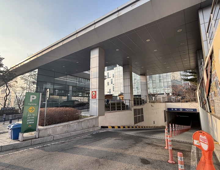금천구청 지하주자창 입구