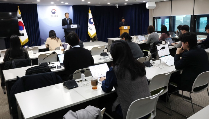 권대영 금융위원회 부위원장이 12일 서울 종로구 정부서울청사에서 부실기업의 신속·엄정 퇴출을 위한 상장폐지 개혁방안 관련 브리핑을 하고 있다.(ⓒ뉴스1, 무단 전재-재배포 금지)