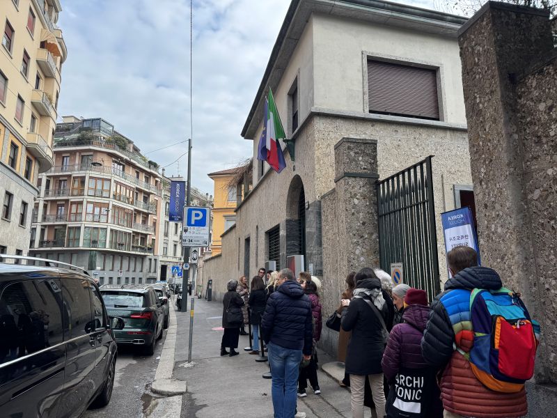 이탈리아의 인기 음식점에서도 이렇게 긴 줄은 보지 못했다. 운영시간이 15분도 더 남아있던 시간이었지만, 이미 내부에 들어가기 위해 긴 줄이 늘어섰다.