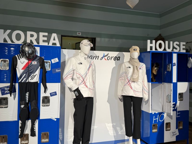지하층에 마련된 팀코리아 존. 나도 대한민국 단복을 이렇게 가까이에서 본적이 없던것 같다.