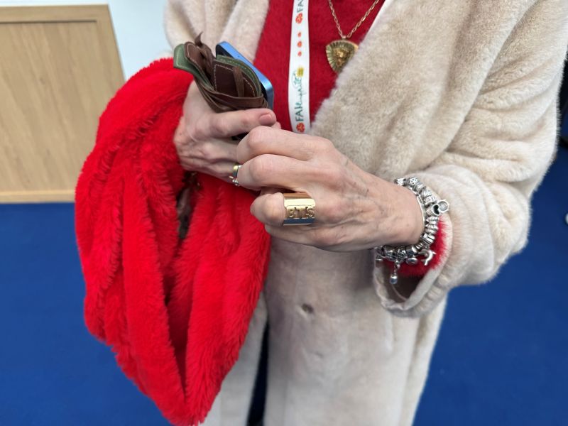 한국이 좋아서, BTS가 좋아서 사비로 맞춤 반지까지 제작했다며 자랑스럽게 보여주었던 현지인 쏘냐. 그의 이야기에서 한국에 대한 사랑을 느낄 수 있었다.