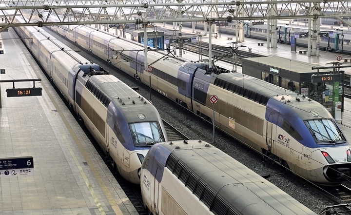 KTX는 여러 할인 정책을 시행한다.