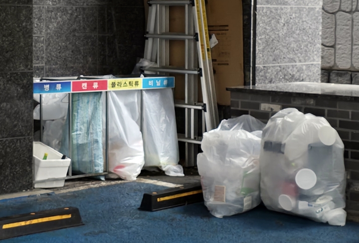 주거하는 아파트내에 폐가전수거함이 없다면 지도를 통해 동주민센터 등 공공기관을 찾아보면 좋겠다.