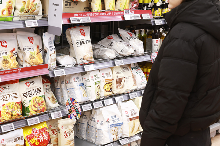 서울 한 대형마트 밀가루 판매대 모습. 2026.2.20 (사진=저작권자(c) 연합뉴스, 무단 전재-재배포 금지)
