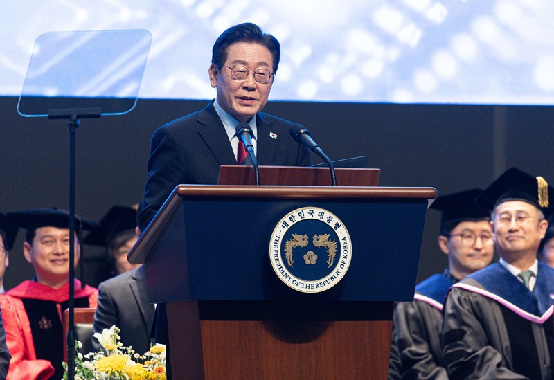 이재명 대통령이 20일 대전 유성구 한국과학기술원(KAIST)에서 학위수여식 축사를 하고 있다. 2026.2.20(사진=저작권자(c) 연합뉴스, 무단 전재-재배포 금지)