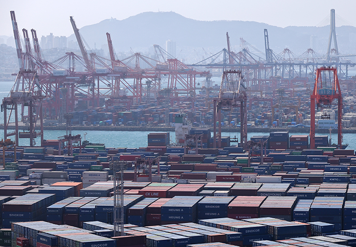 22일 오후 부산항 신선대부두에 컨테이너가 가득하다. 2026.2.22 (사진=저작권자(c) 연합뉴스, 무단 전재-재배포 금지)