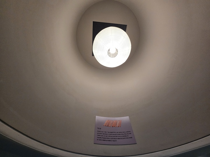 원통형의 체험 공간에서 백제의 향을 마음껏 즐길 수 있다.