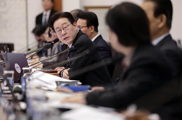 이재명 대통령이 24일 청와대에서 열린 국무회의에서 발언을 하고 있다. (ⓒ뉴스1, 무단 전재-재배포 금지)