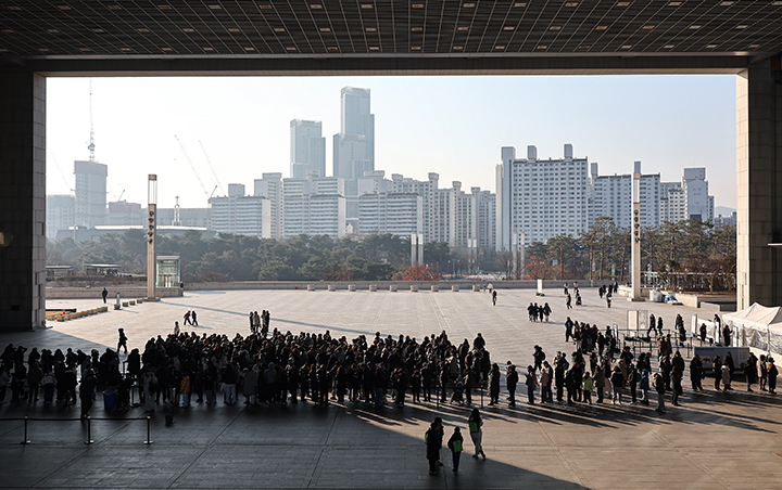 주말인 4일 서울 용산구 국립중앙박물관에서 관람객들이 입장을 기다리고 있다. 국립중앙박물관은 지난 2일 2025년 연간 관람객 수(2025년 12월 31일 기준)가 총 650만 7483명으로 집계됐다고 밝혔다. 2026.1.4 (ⓒ뉴스1, 무단 전재-재배포 금지)