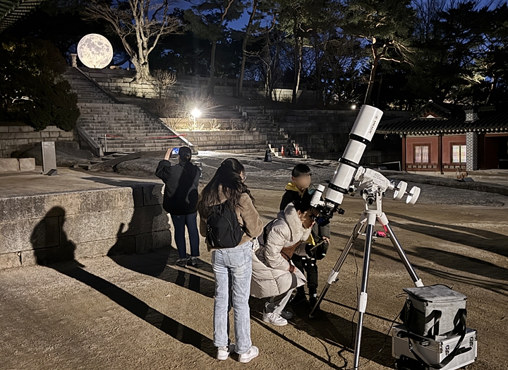 정월대보름 전날(3월2일)까지 천체망원경을 제외한 행사는 이어진다.