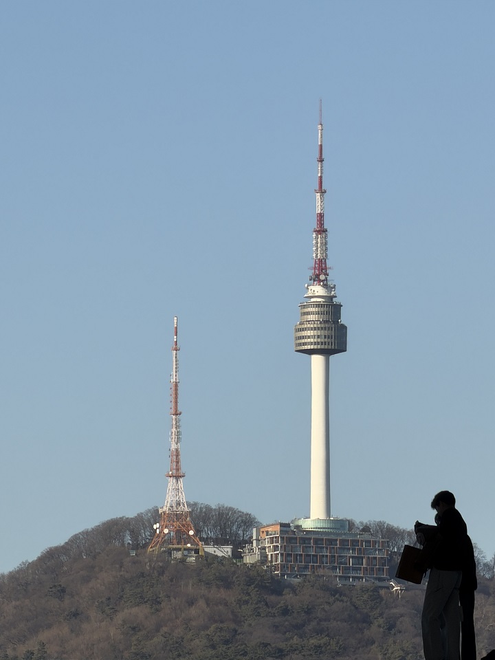 국립중앙박물관 뒤 남산타워