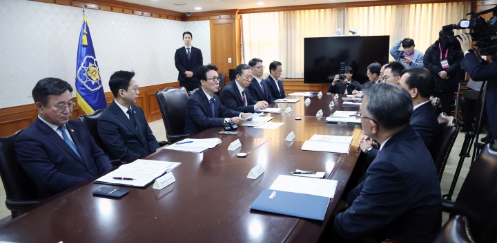 김민석 국무총리가 26일 서울 종로구 정부서울청사에서 열린 AI 악용 등 가짜뉴스 대응 관계장관회의에서 모두발언을 하고 있다. 2026.2.26. (ⓒ뉴스1, 무단 전재-재배포 금지)