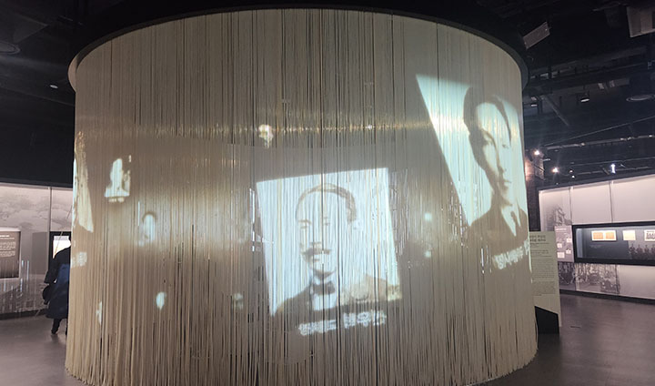 독립운동가의 모습을 인터랙티브 미디어아트, 영상 자료 등을 통해 생동감 있게 구현한 점이 인상적이다.