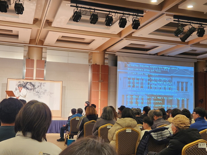 명창이 판소리 공연 중 김구 선생의 '나의 소원'을 읊조릴 때 스크린에 자막으로도 나왔다.