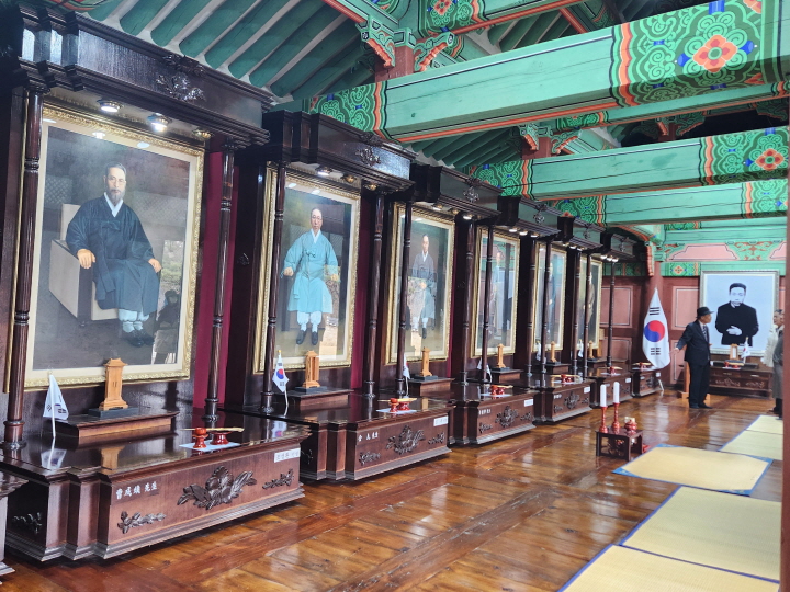 효창공원 내 자리한 의열사에는 김구 선생을 비롯한 여러 애국지사의 위패가 모셔져 있다.