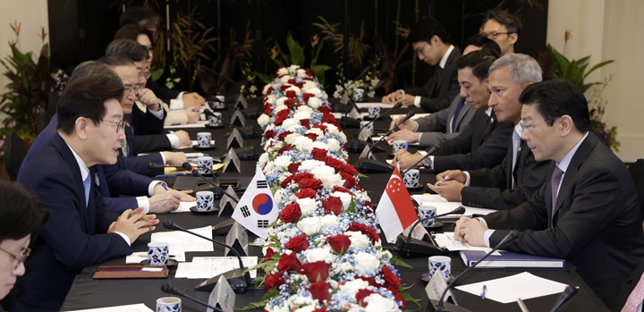 이재명 대통령이 2일 싱가포르 외교부 청사에서 열린 로런스 웡 싱가포르 총리와의 정상회담에서 발언하고 있다. 2026.3.2(사진=저작권자(c) 연합뉴스, 무단 전재-재배포 금지)