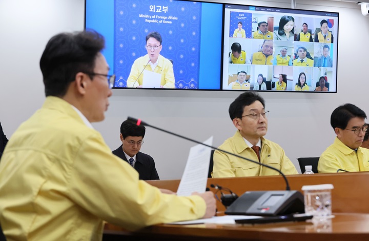 김민석 국무총리가 3일 서울 종로구 외교부 청사에서 열린 중동상황 관련 재외공관장 회의를 주재하고 있다. 2026.3.3(사진=저작권자(c) 연합뉴스, 무단 전재-재배포 금지)