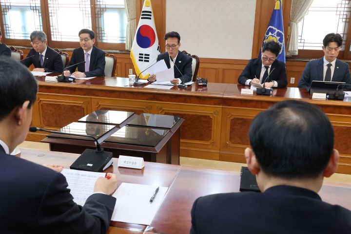 김민석 국무총리가 4일 서울 종로구 정부서울청사에서 열린 중동 상황점검 관계부처회의에서 모두발언을 하고 있다. 2026.3.4. (ⓒ뉴스1, 무단 전재-재배포 금지)