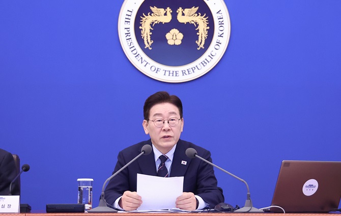 이 대통령 "기름값 바가지 같은 반사회적 악행, 엄정하게 대응해야"