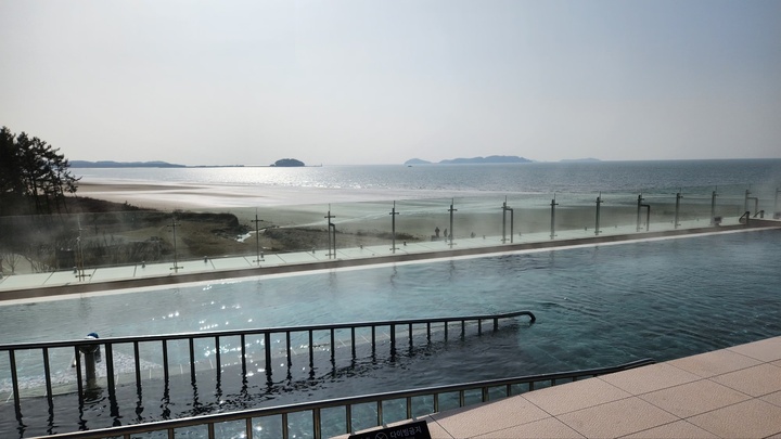 태안해양치유센터  야외 테라피풀