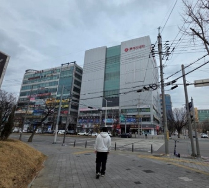 청년 문화예술패스로 영화 신청 후, 동네 영화관으로 간다.