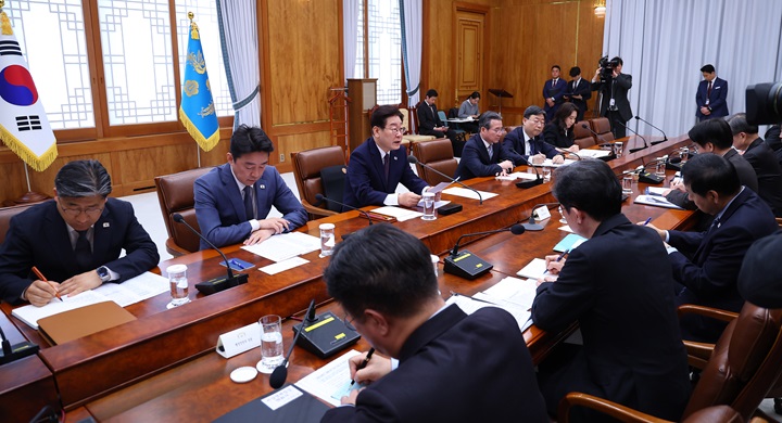 이재명 대통령이 9일 청와대에서 열린 중동상황 관련 비상경제점검회의에서 발언하고 있다. 2026.3.9(ⓒ뉴스1, 무단 전재-재배포 금지)