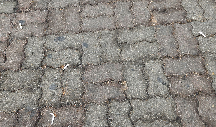 길거리를 지나다가도 여기저기에 담배갑, 담배 꽁초 떨어진 모습을 볼 수 있다.