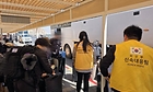 정부합동 신속대응팀이 현지시간 10일 이스라엘 체류 중인 국민과 동포 39명의 안전한 귀국을 지원하기 위해 인솔하고 있다.(사진=외교부 제공)