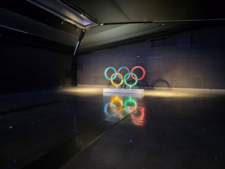 동계올림픽이 열렸던 밀라노와 코르티나담페초. 올림픽의 상징 오륜기와 함께 2주동안의 올림픽 경기가 모두 막을 내렸다.