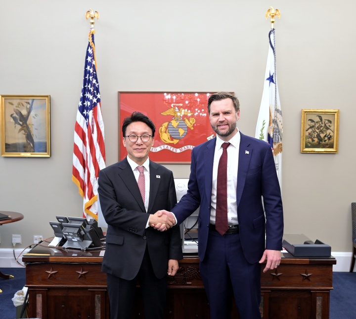 김민석 국무총리가 3월 12일 오후(미 현지시간), 워싱턴 D.C. 백악관에서 밴스 미국 부통령과 회담을 가졌다. (주미한국대사관 제공)