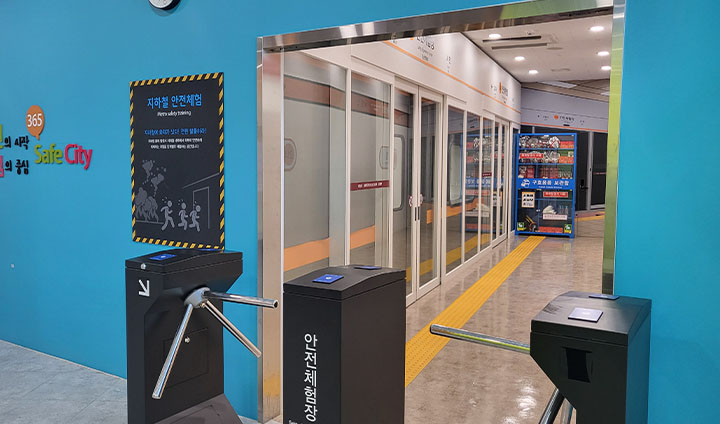 지하철 안전체험을 위해 특수 개설된 체험장의 모습.