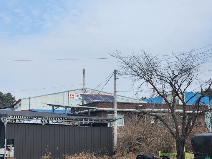 경기도 여주시를 오가다보면 지붕 위에 설치된 태양광 패널을 자주 볼 수 있다.