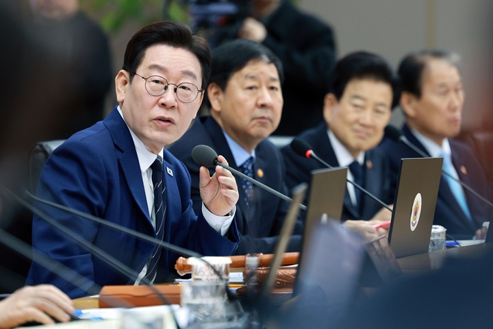 이재명 대통령이 17일 정부세종청사에서 열린 국무회의에서 발언을 하고 있다. (청와대통신사진기자단) 2026.3.17(ⓒ뉴스1, 무단 전재-재배포 금지)