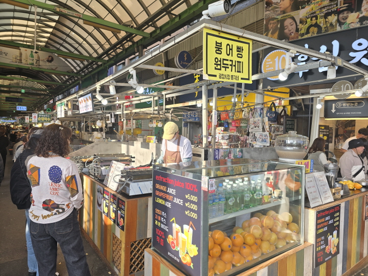 광장시장의 모습.