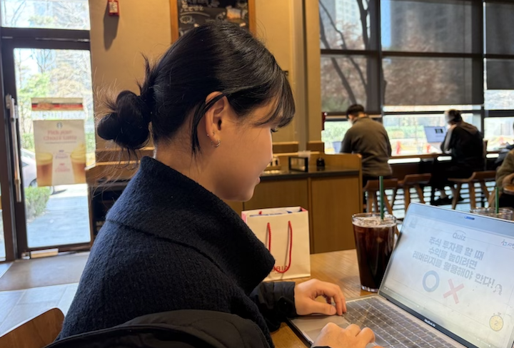 직접 강의를 수강하고 있는 모습이다.