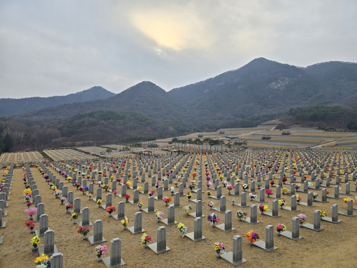 국립대전현충원 전경. 역사는 우리에게 기억을 전한다.