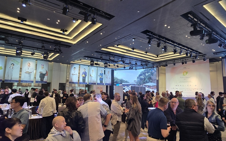 홀을 가득 메운 셰프와 관계자.