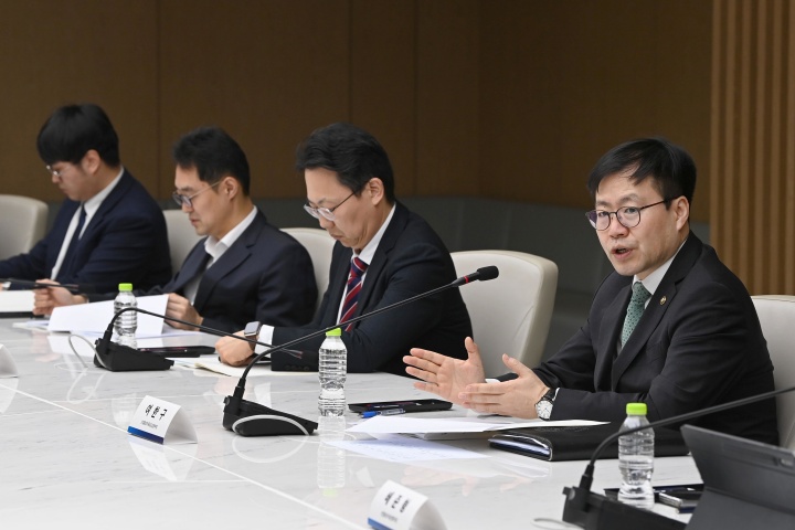 여한구 산업통상부 통상교섭본부장이 19일 오전 서울 중구 대한상공회의소에서 열린 정상 경제행사 성과관리 TF 2차 회의를 주재하고 있다. (산업통상부 제공)