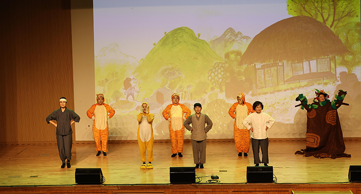 지난해 11월 광주광역시 서구 상록도서관 '초록동화구연반' 동아리 전국대회 공연 모습.(사진=문체부 제공)