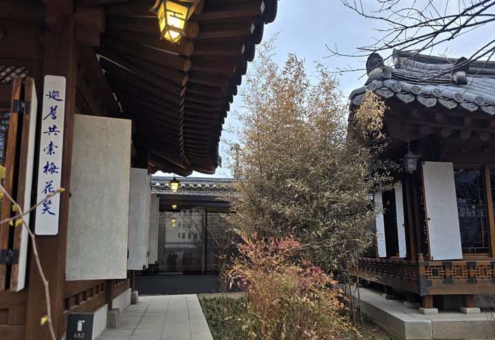 셰프 동선을 고려해 통로를 만들었다.